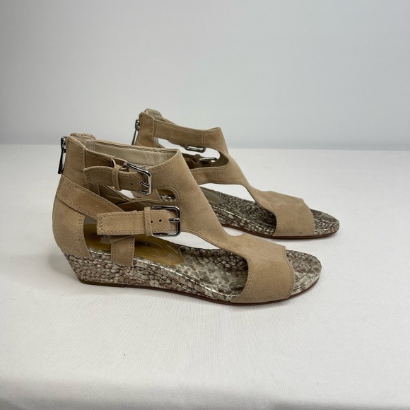 Donald Pliner tan heels (SB1#93) - Picture 1 of 7